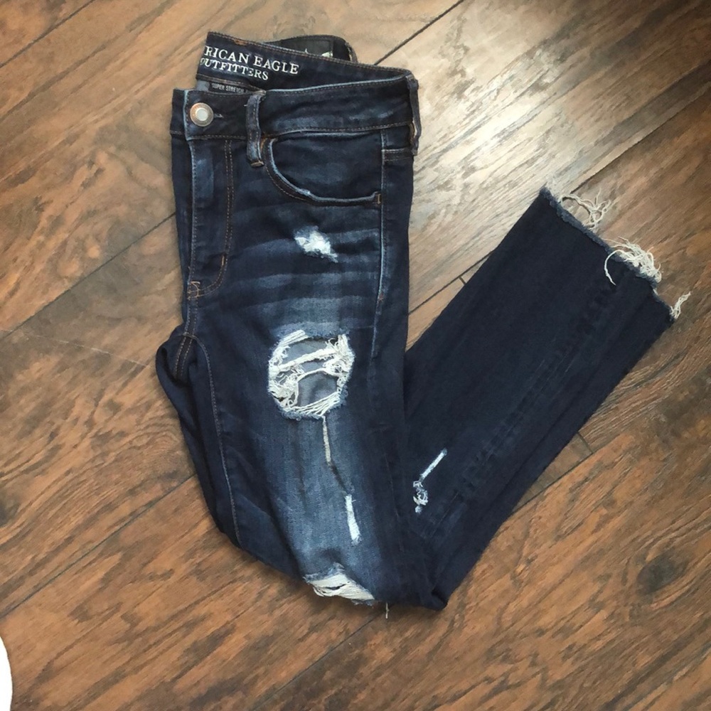 Distressed American Eagle Capri’s